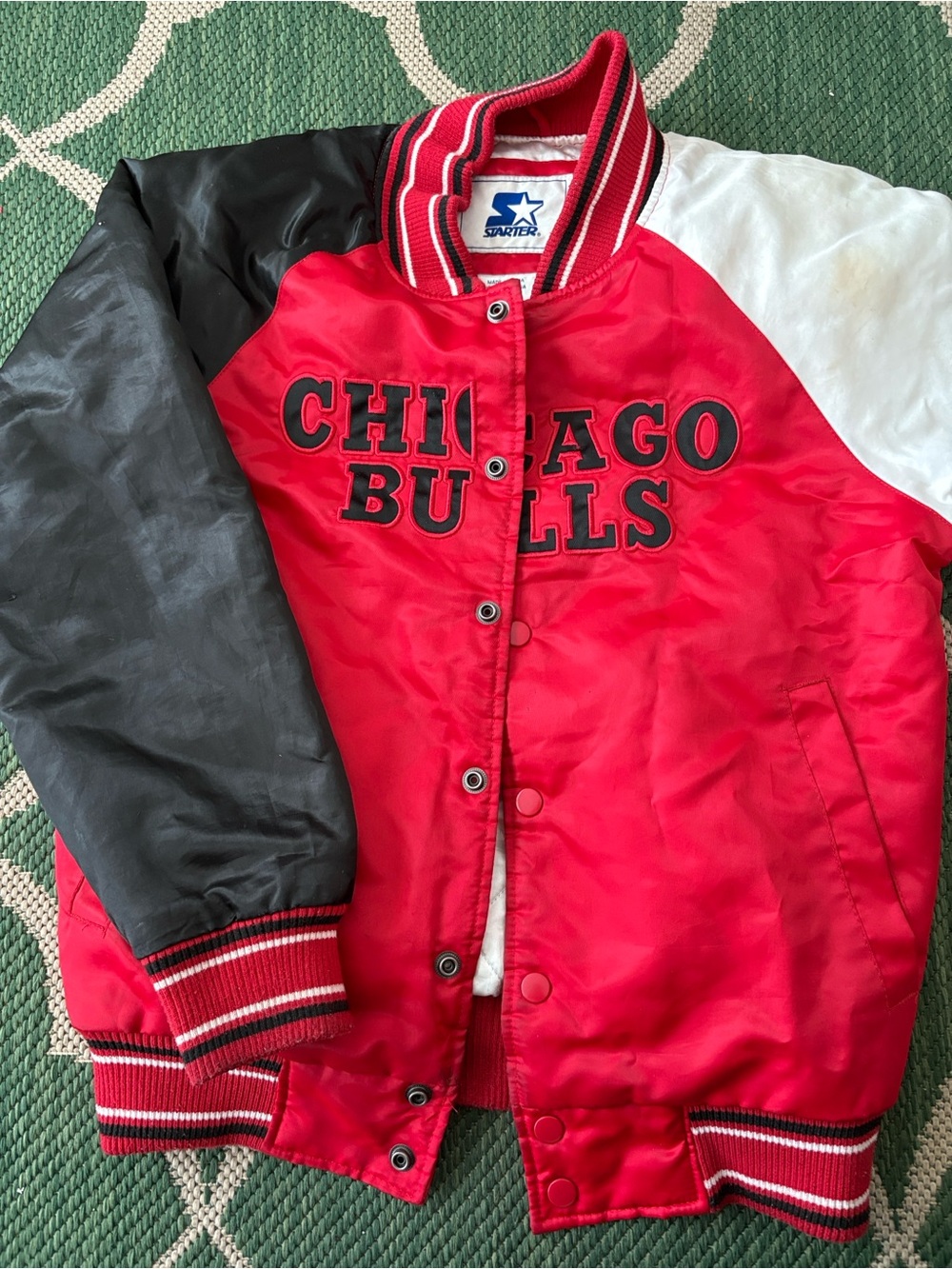 Boys Starter Chicago Bulls Red Satin Jacket